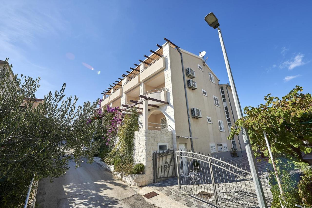 Apartments With A Parking Space Mavarstica, Ciovo - 17803 特罗吉尔 外观 照片