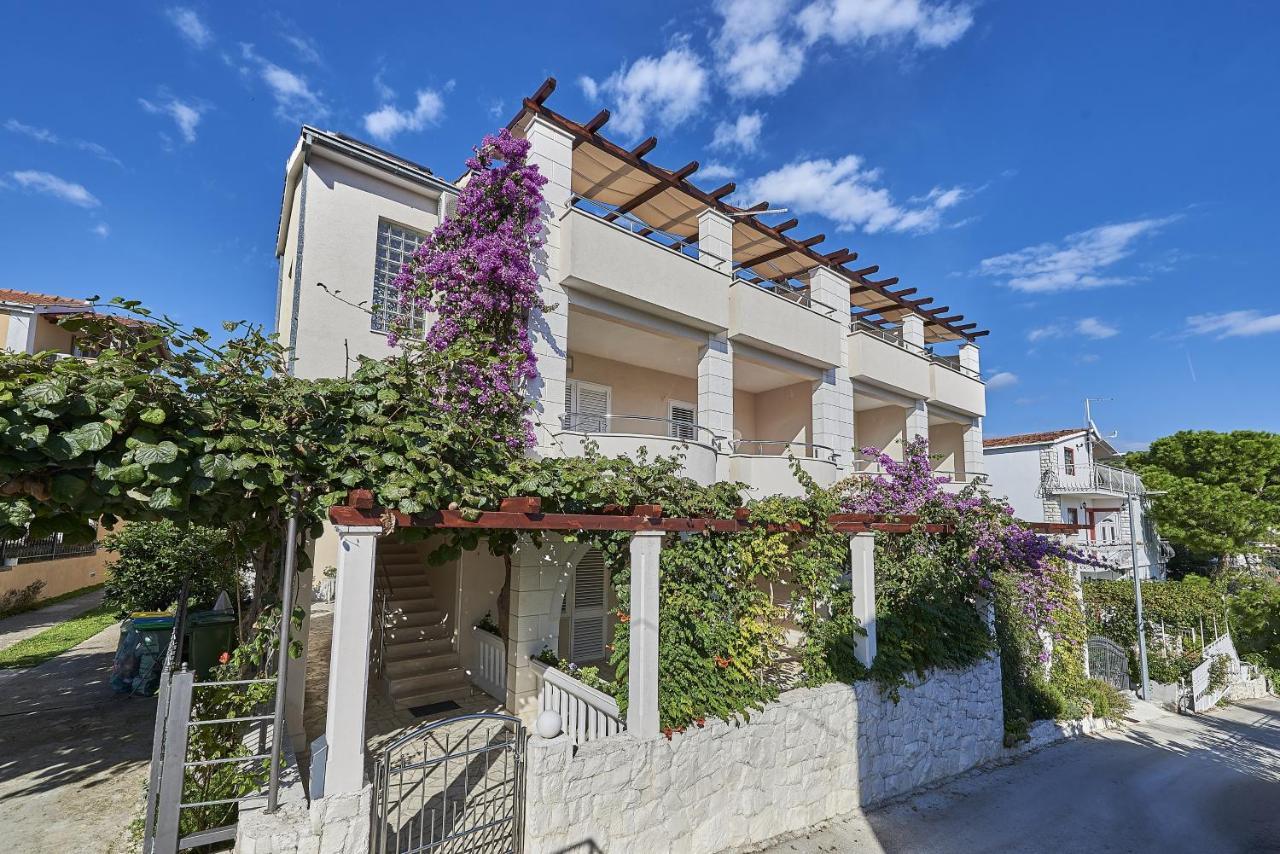 Apartments With A Parking Space Mavarstica, Ciovo - 17803 特罗吉尔 外观 照片