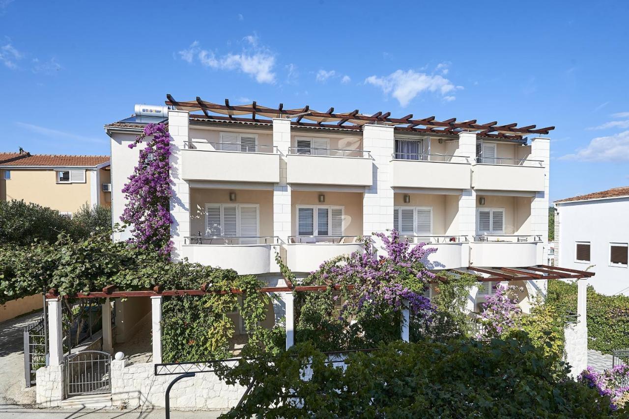 Apartments With A Parking Space Mavarstica, Ciovo - 17803 特罗吉尔 外观 照片