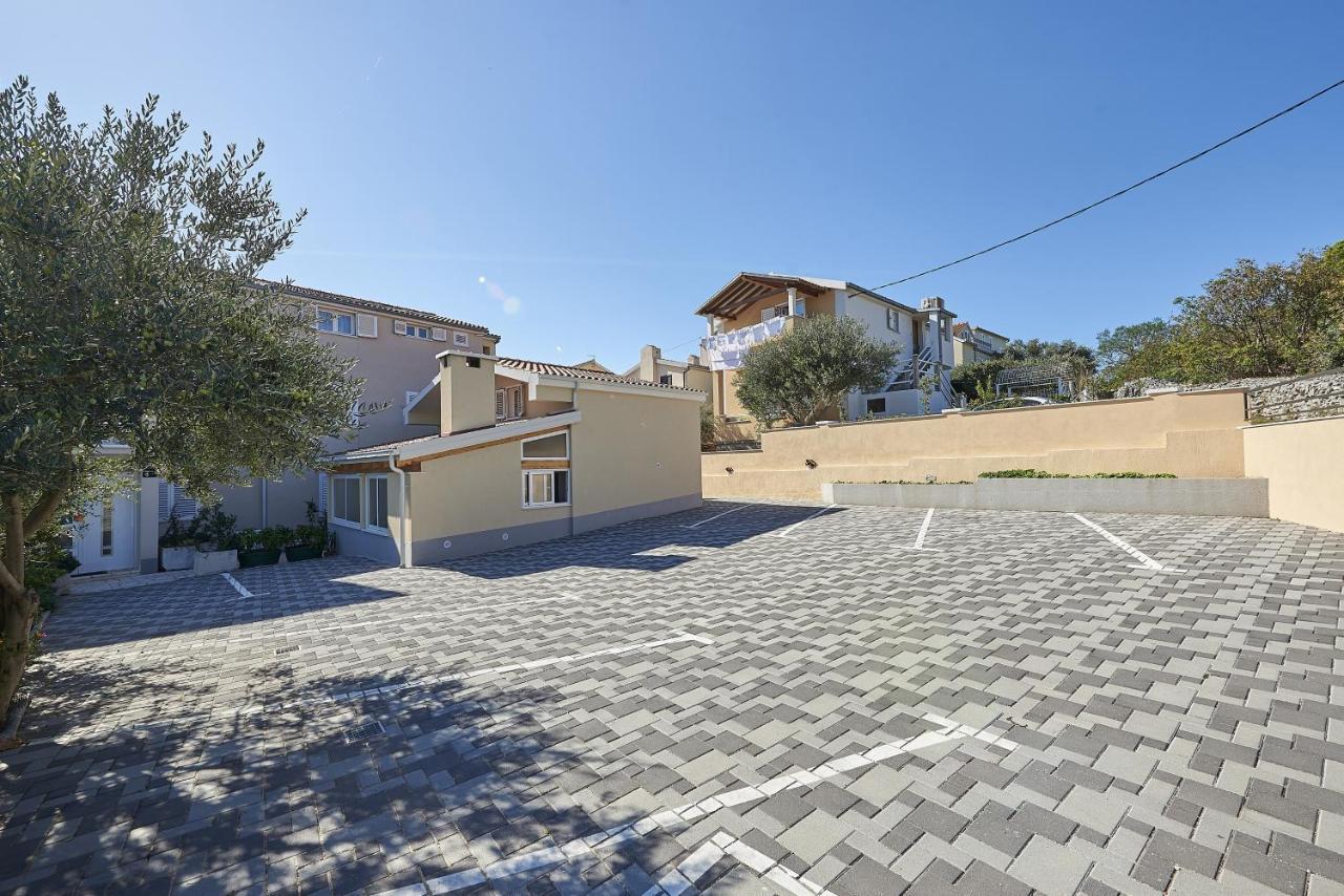 Apartments With A Parking Space Mavarstica, Ciovo - 17803 特罗吉尔 外观 照片