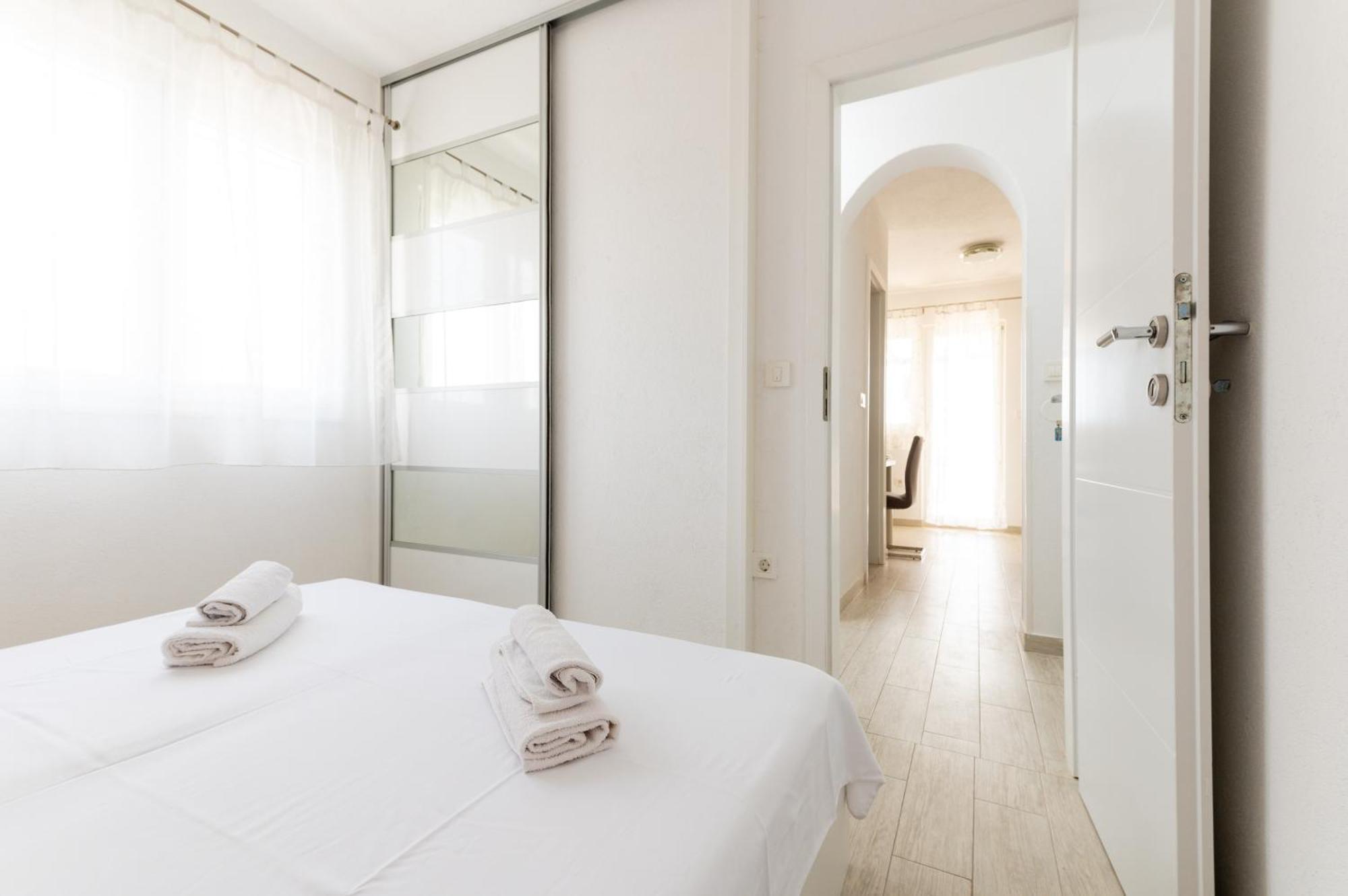 Apartments With A Parking Space Mavarstica, Ciovo - 17803 特罗吉尔 客房 照片