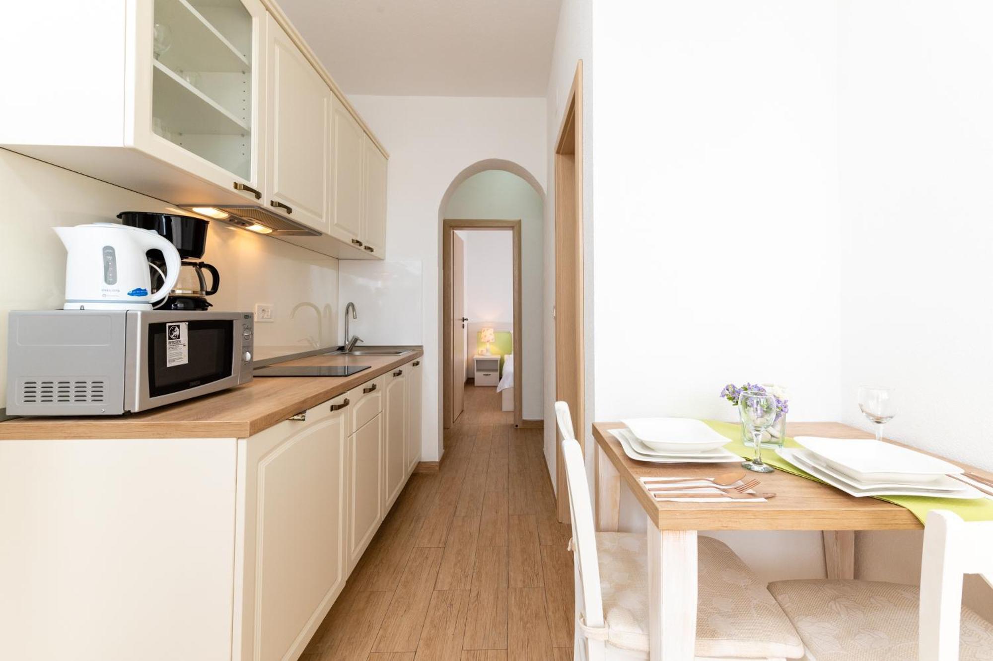Apartments With A Parking Space Mavarstica, Ciovo - 17803 特罗吉尔 客房 照片