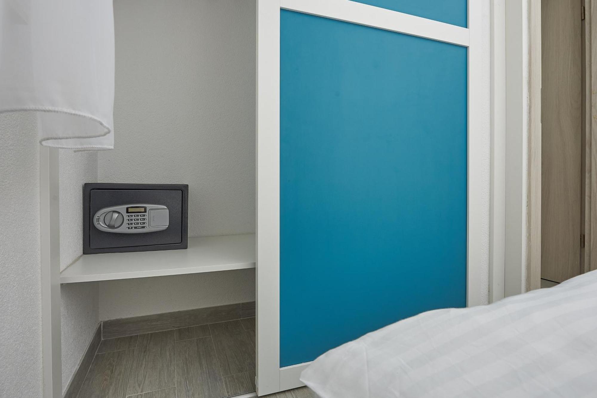 Apartments With A Parking Space Mavarstica, Ciovo - 17803 特罗吉尔 客房 照片